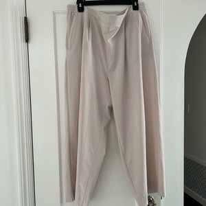 Pleated cropped pants size XL worn once like new